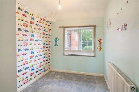 37 Lea Farm Grove, Leeds, LS5 3QJ