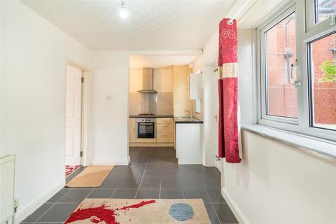 37 Lea Farm Grove, Leeds, LS5 3QJ