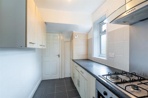 37 Lea Farm Grove, Leeds, LS5 3QJ