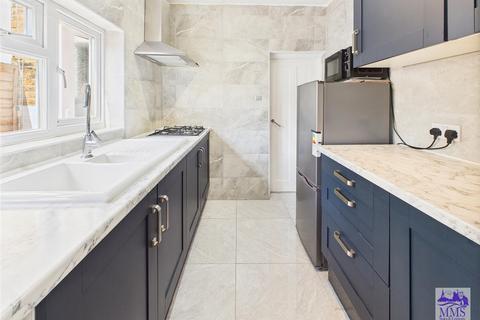 34 Cecil Avenue, Rochester, ME2 3EA