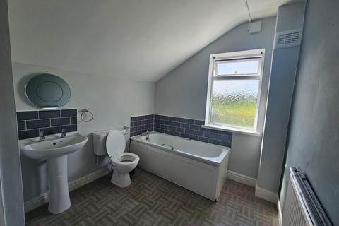 2 bedroom end of terrace house to rent, Cleveland Street, Grimsby DN31