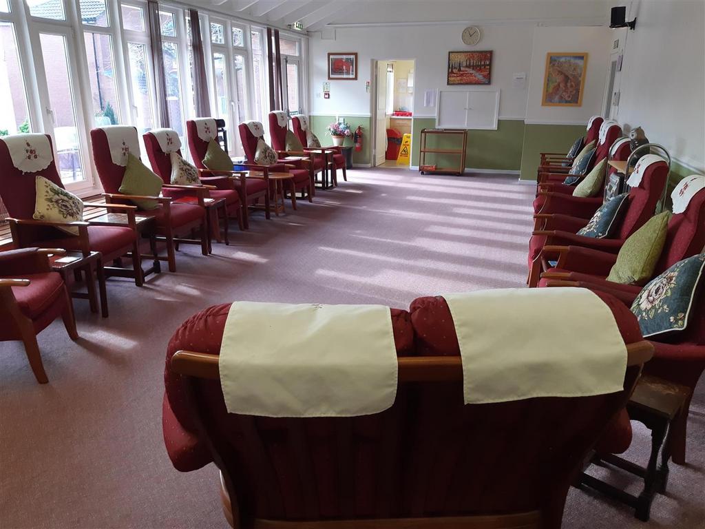 Main Lounge Photo 1.jpg