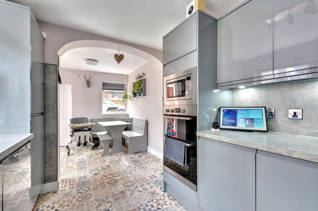 Kitchen 4.jpeg