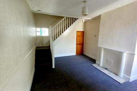 2 bedroom terraced house to rent, James Street, Grimsby