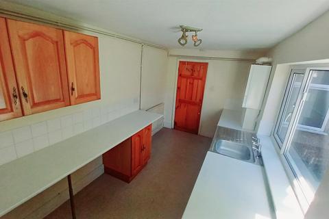 2 bedroom terraced house to rent, James Street, Grimsby