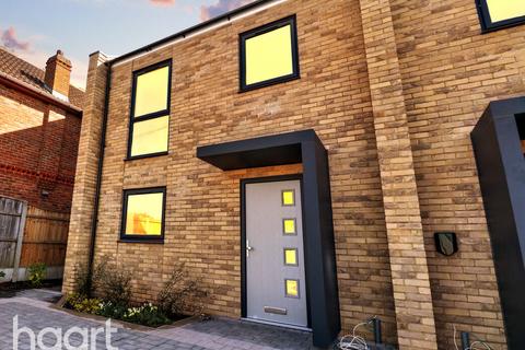 3 bedroom semi-detached house for sale, Grosvenor Road, Orsett