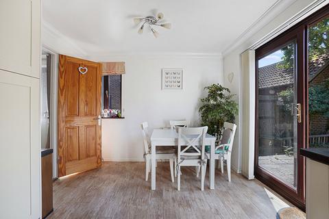 27 Ashbee Close, Snodland, ME6 5HQ