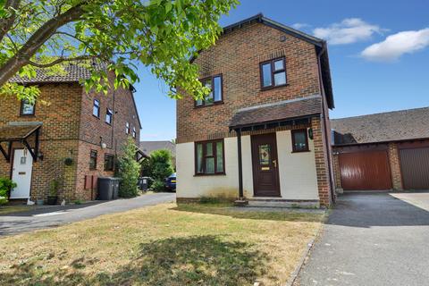 27 Ashbee Close, Snodland, ME6 5HQ