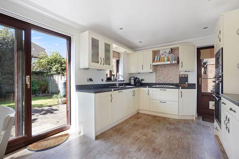 27 Ashbee Close, Snodland, ME6 5HQ