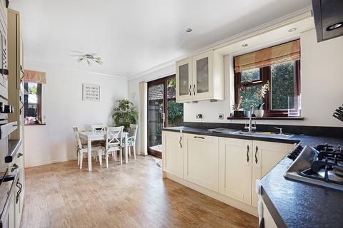 27 Ashbee Close, Snodland, ME6 5HQ