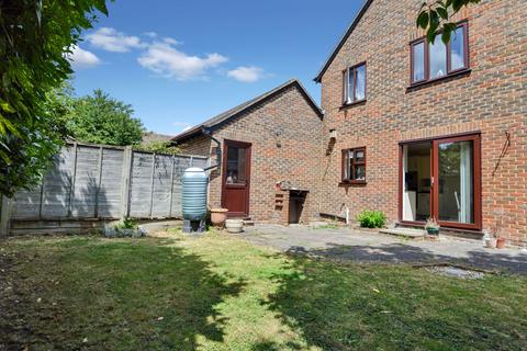 27 Ashbee Close, Snodland, ME6 5HQ