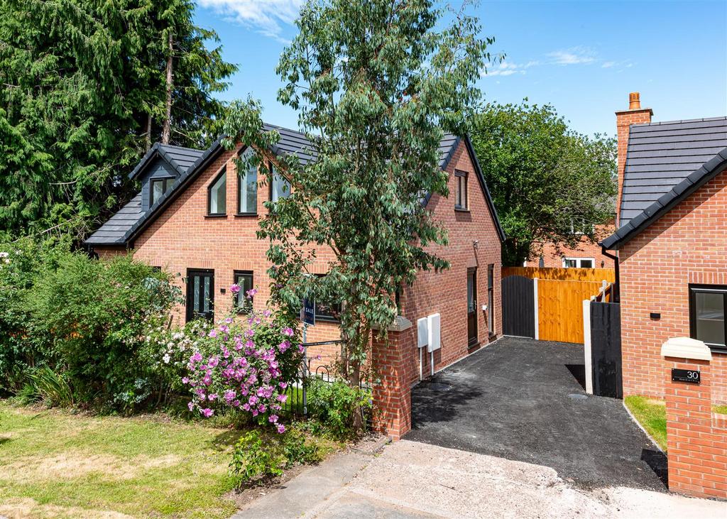 30 Brunslow Close-front1 Jun25.jpg