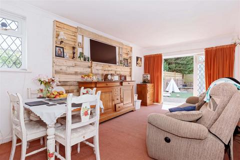 53 Boundary Road, Worthing, BN11 4LL