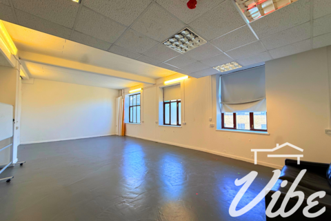 Warehouse to rent, Sampson Street, London E1W