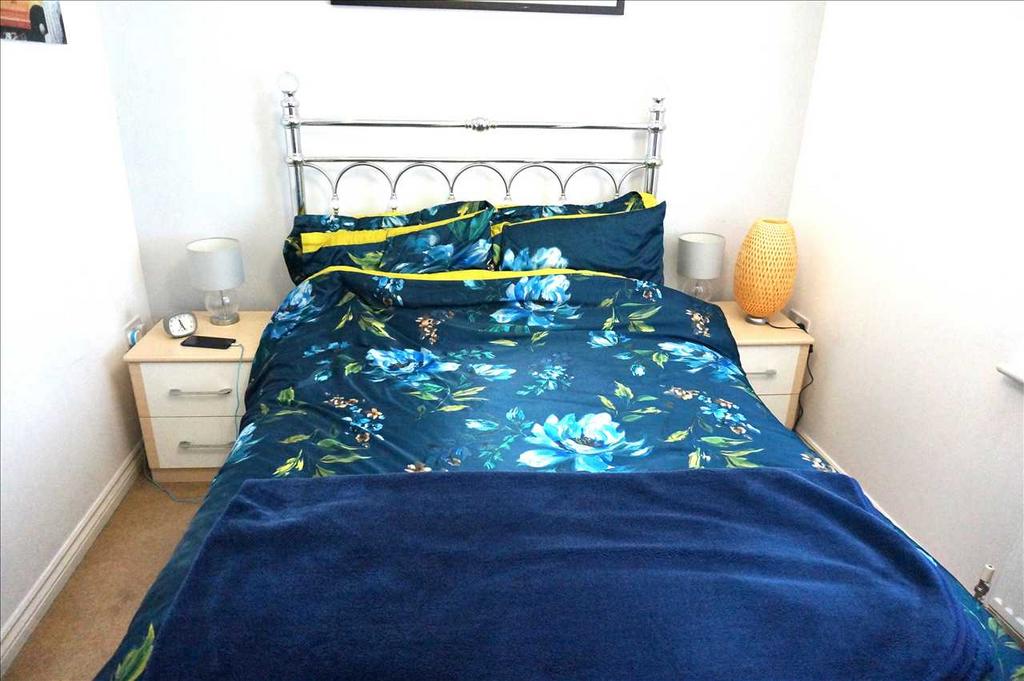 Back bedroom 2 :