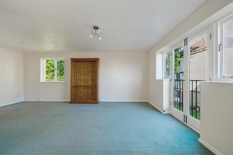 17 Beechfield Drive, Devizes, SN10 2SW