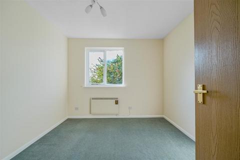 17 Beechfield Drive, Devizes, SN10 2SW