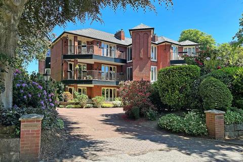 Leicester Road, Hale