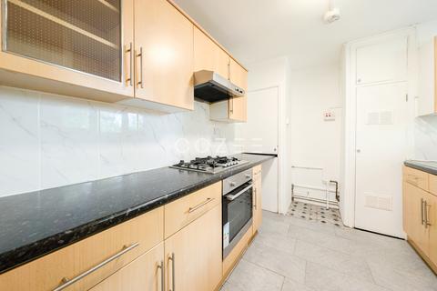 3 bedroom flat to rent, Countisbury House SE26