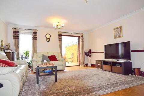 3 bedroom terraced house for sale, Rose End, Worcester Park, KT4 8PQ