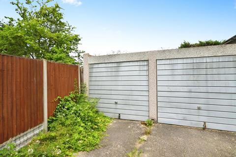 3 Rose End, Worcester Park, KT4 8PQ