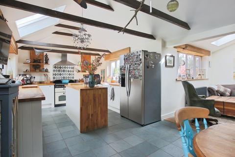 4 bedroom detached house for sale, Main Road, Thorngumbald, Hull, HU12 9NA