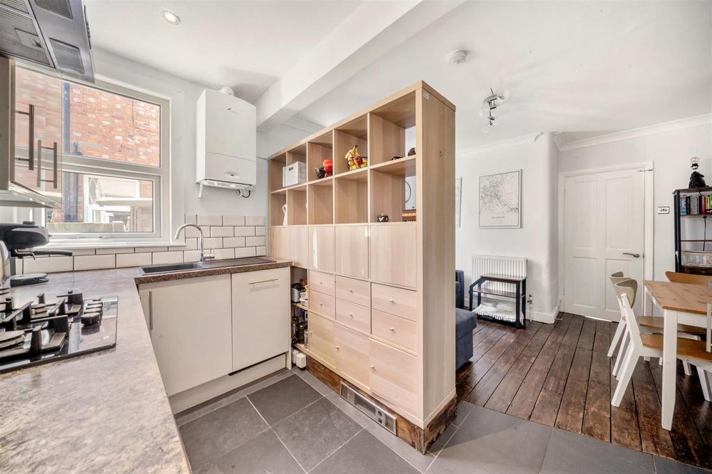 Kitchen & Living