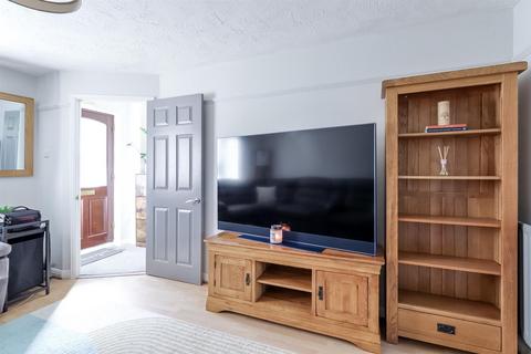 2 bedroom terraced house to rent, Hucclecote GL3 3UG