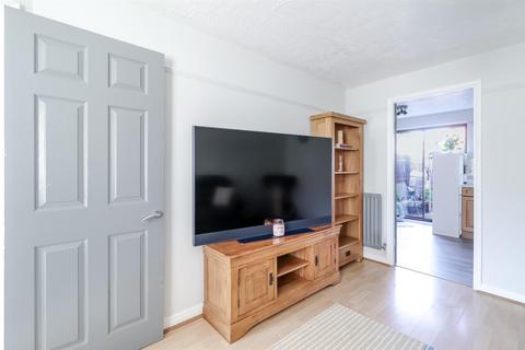 2 bedroom terraced house to rent, Hucclecote GL3 3UG