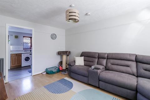 2 bedroom terraced house to rent, Hucclecote GL3 3UG