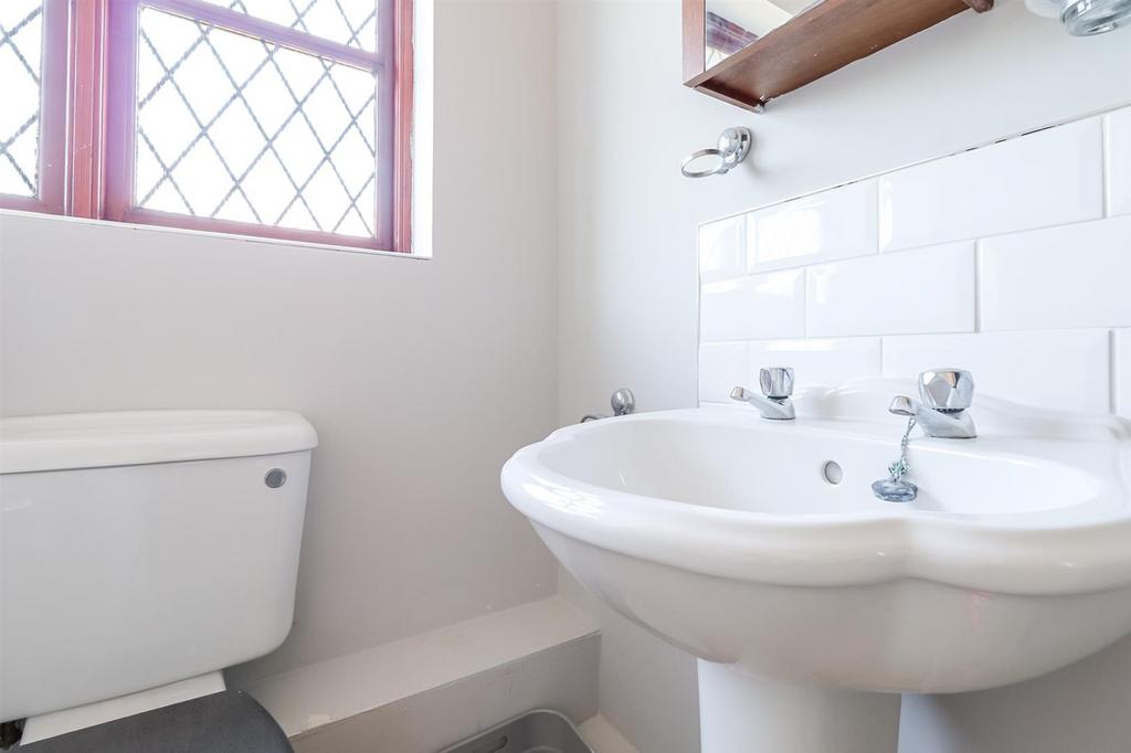 Bathroom (2).jpg