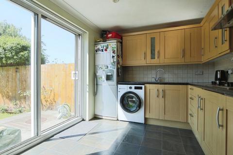 2 bedroom semi-detached house for sale, Welwyn Park Drive, Hull, East Riding Of Yorkshire, HU6