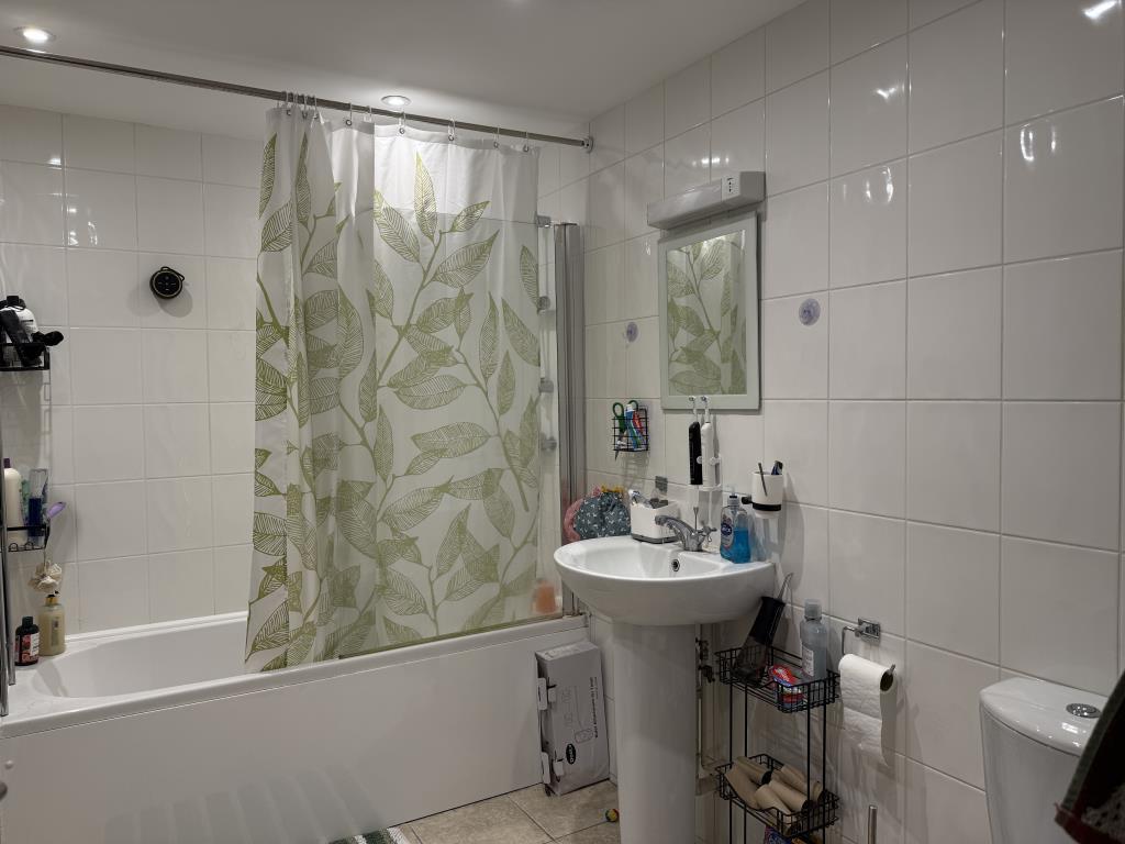 Flat D bathroom