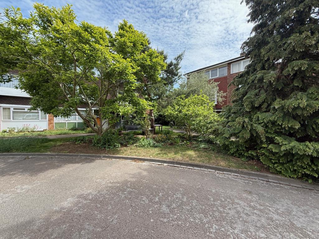 Triangular parcel of land on Watermill Close, Rich