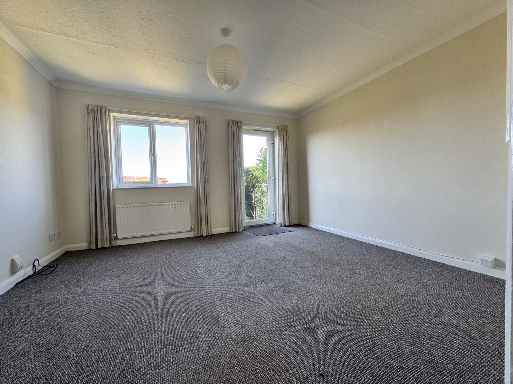 Spacious sitting room