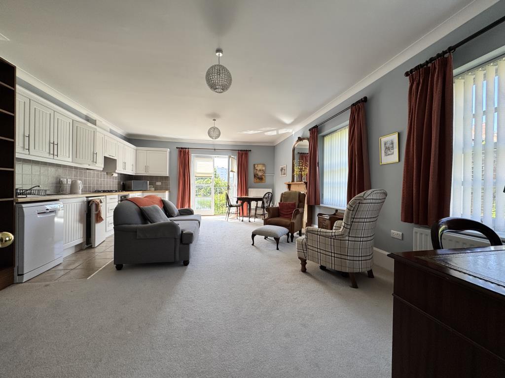 Spacious living/dining room and kitchen areas (gro