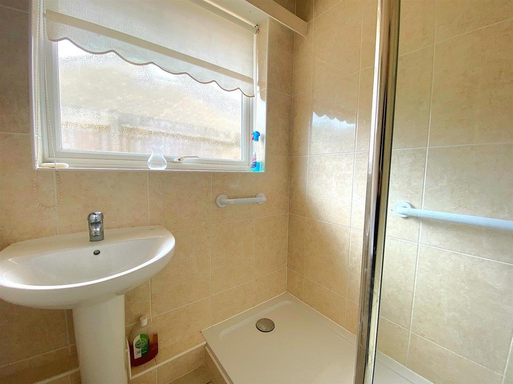 9 The Barnhams   shower.jpg