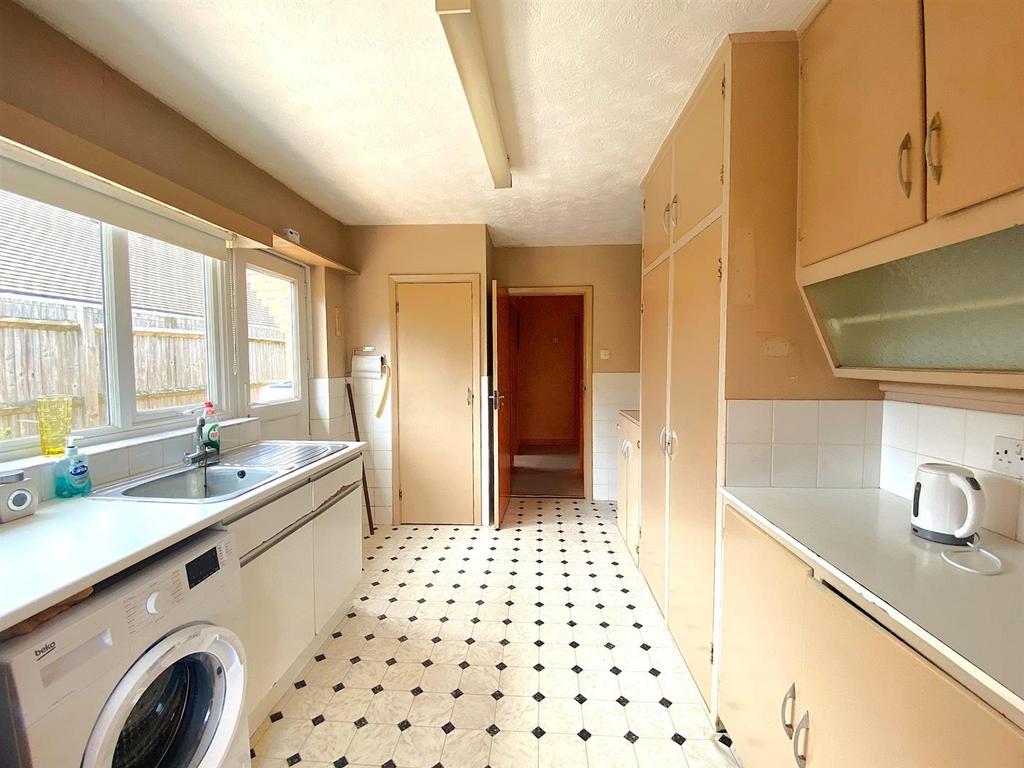 9 The Barnhams - Kitchen3.jpg