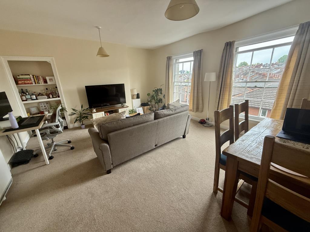 Flat 4-Living/dining room