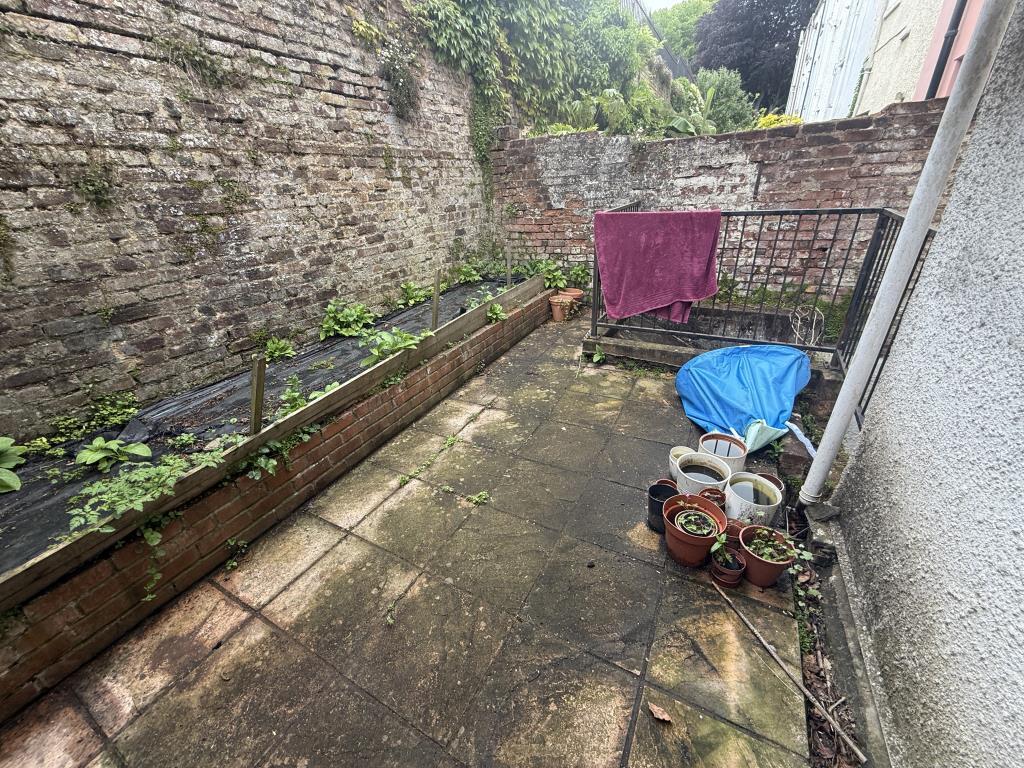 Flat2-Courtyard