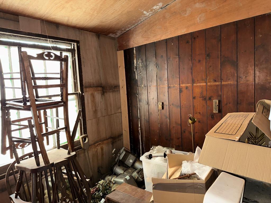Second Room located on the first floor with sash w