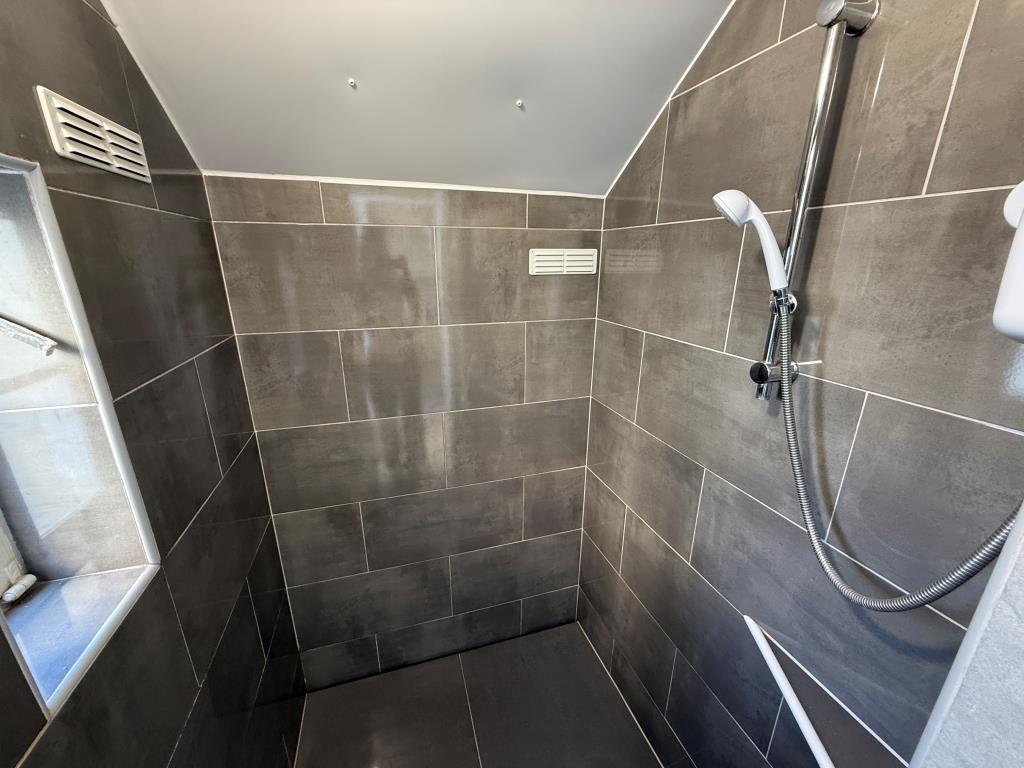 Flat 1 wet room