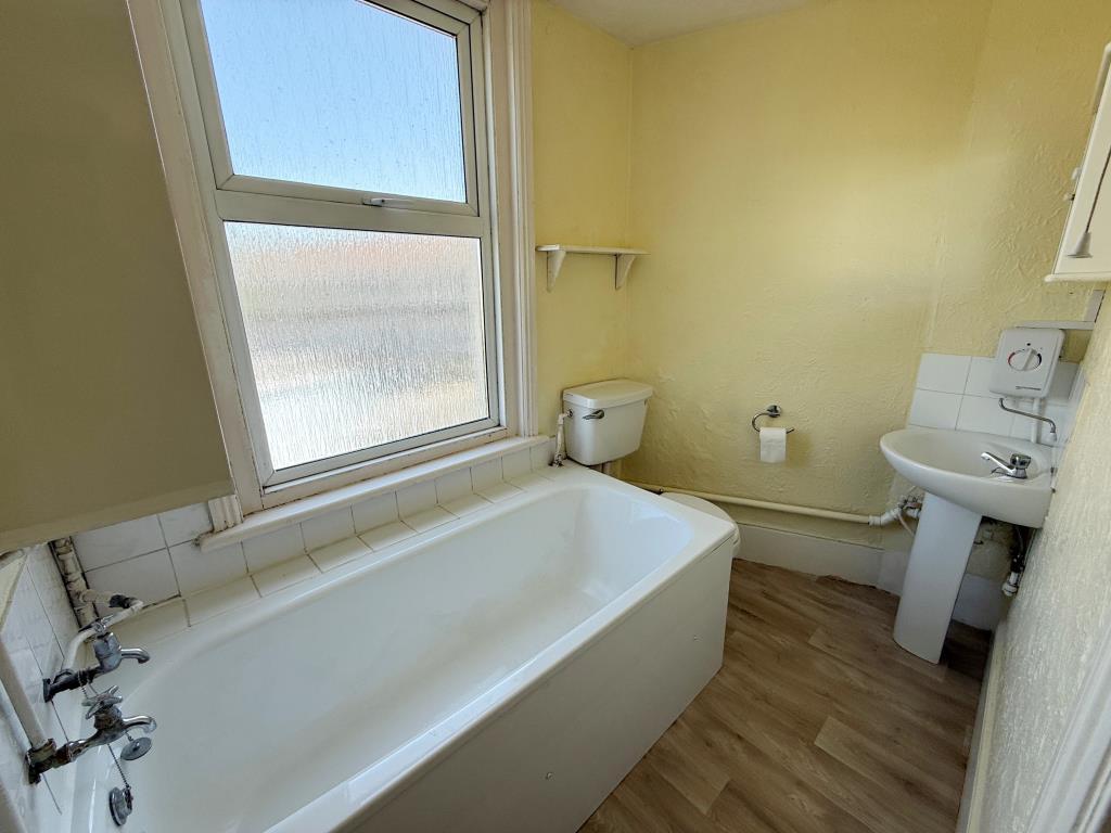 Flat 2 bathroom with W.C.