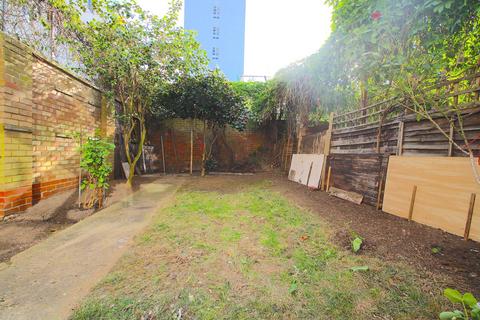 5 bedroom flat to rent, Rounton Road, London E3