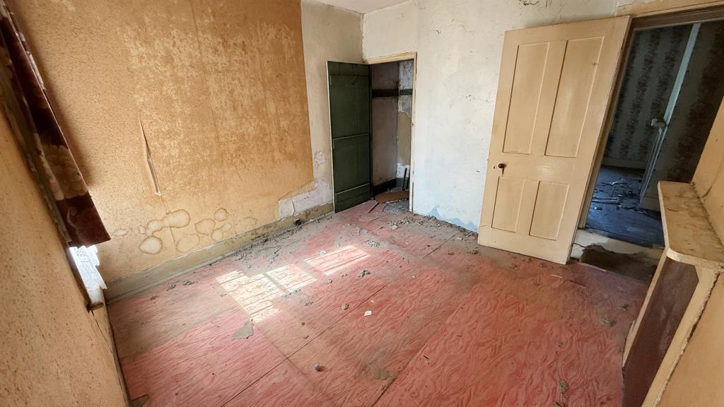 Interior image of rear bedroom from landing