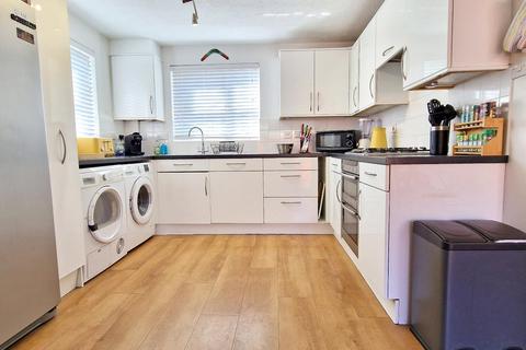 4 bedroom semi-detached house for sale, Mallards Way, Bicester