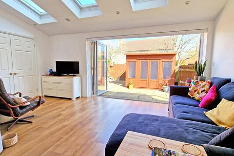 4 bedroom semi-detached house for sale, Mallards Way, Bicester