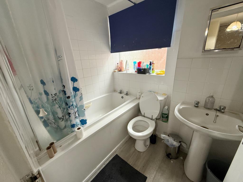 Bathroom with W.C.