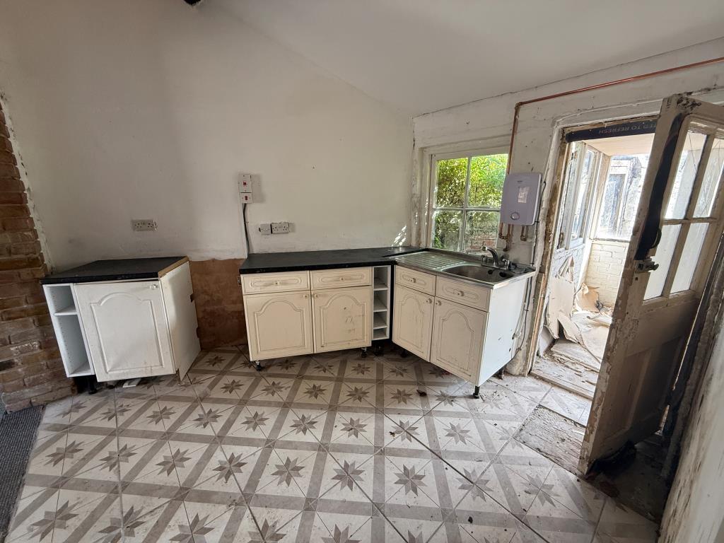 Flat B kitchen