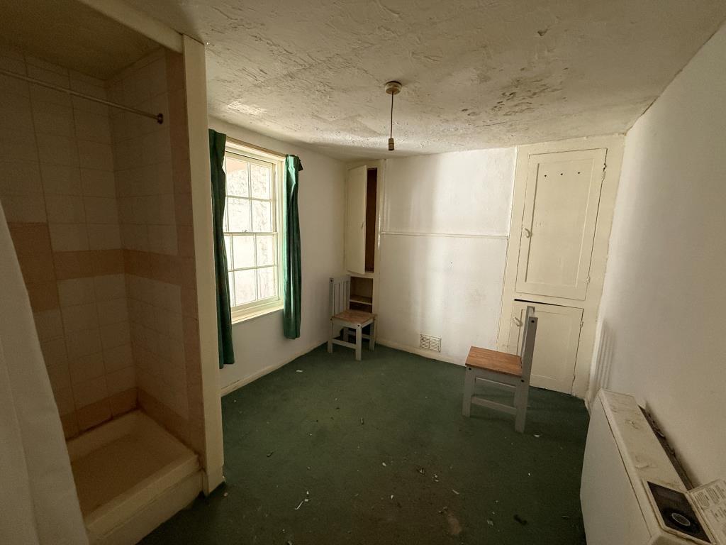 Flat B bedroom with shower